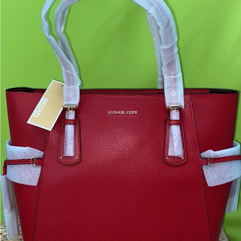 Michael Kors Pebble Leather EW Voyager Tote